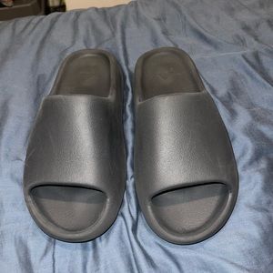 Onyx yeezy slides